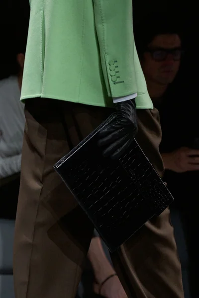 Look 60
